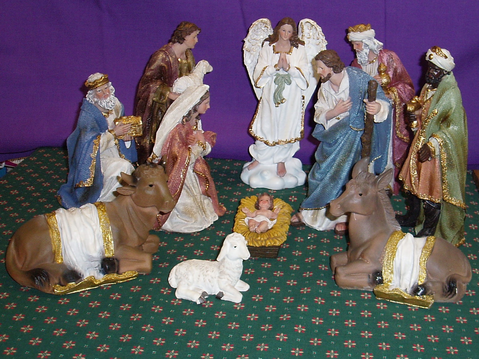 Pfennig N Squid 9 Piece Traditional Resin Small Christmas Nativity Figurine Display Set 